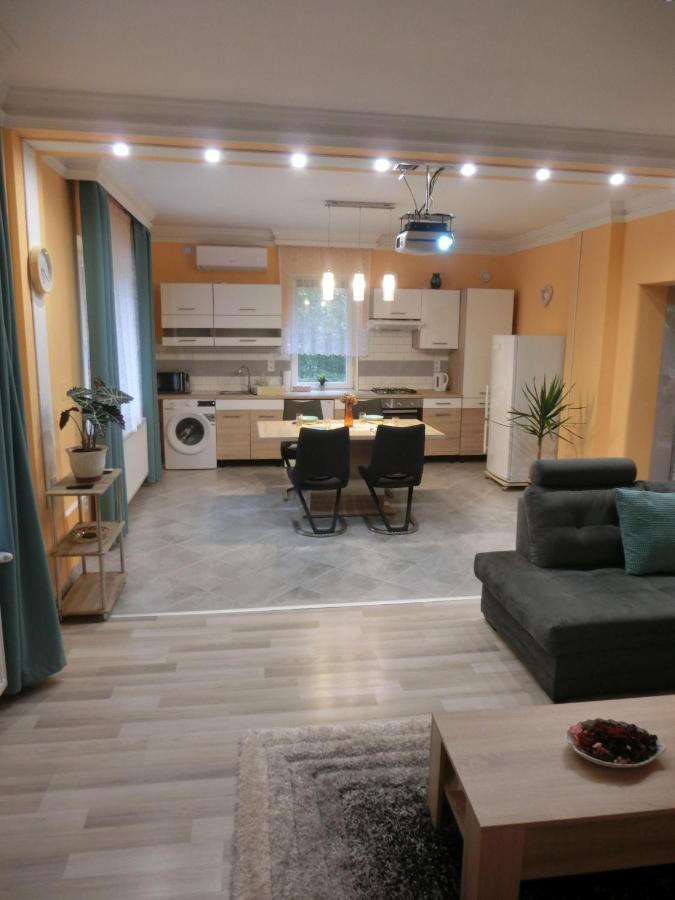Pilis Apartman Piliscsaba Luaran gambar