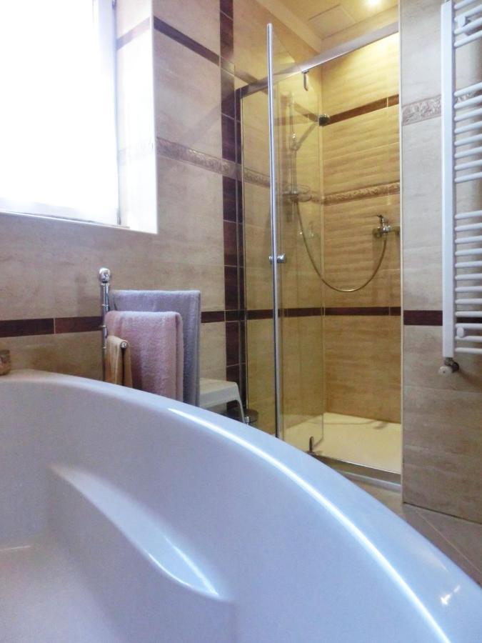 Pilis Apartman Piliscsaba Luaran gambar